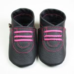 Sneaker in schwarz-pink
